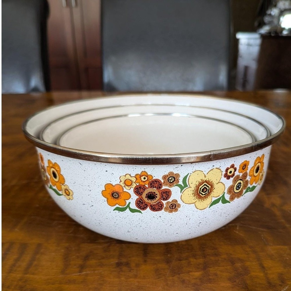 Vintage 1970's MCM Enameled Nesting Bowl Set